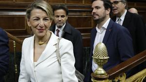 Alberto Garzón, tras Yolanda Díaz durante el debate de la moción de censura