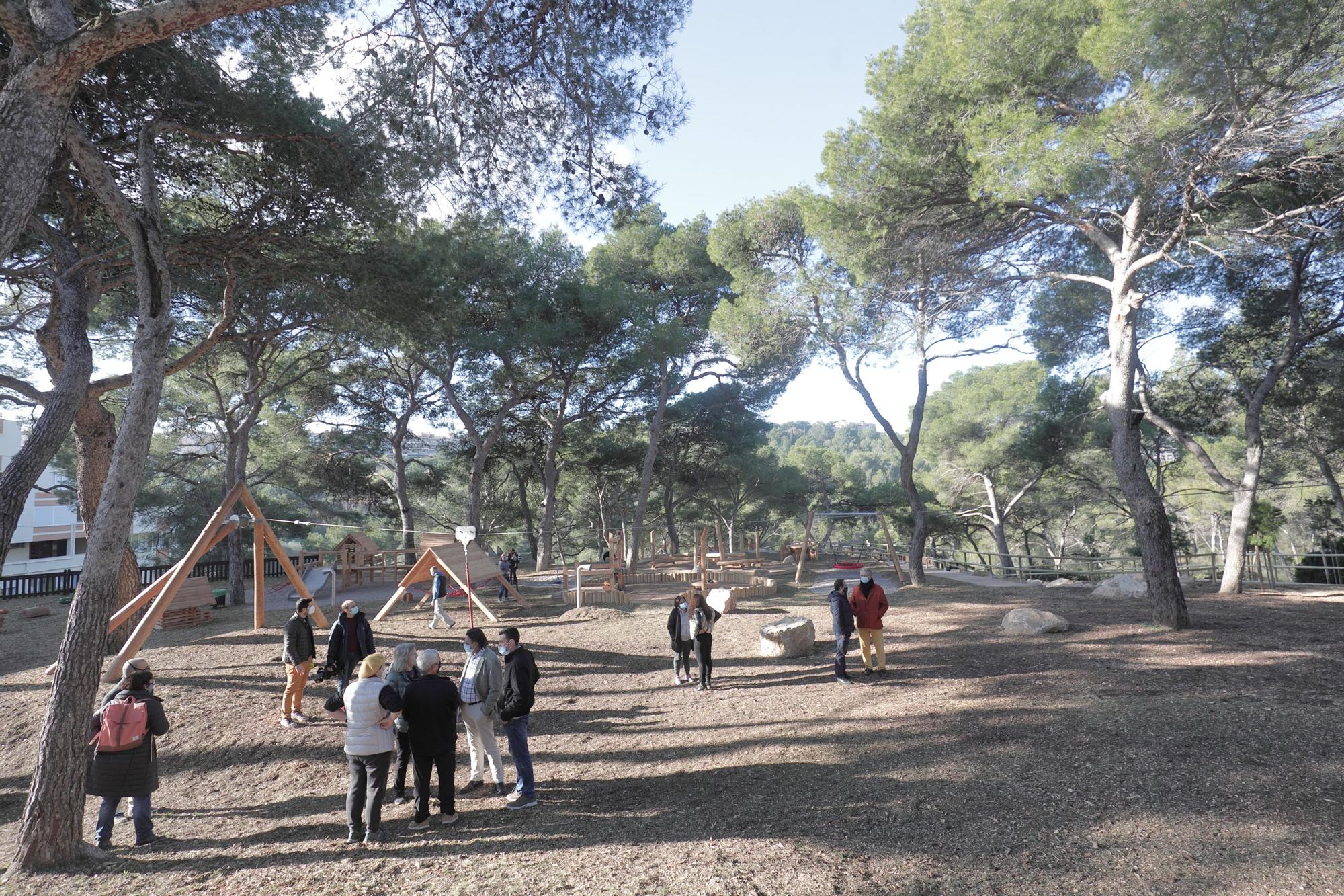 Cort inaugura el parque de aventuras del bosque de Bellver entre protestas vecinales