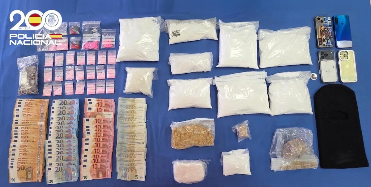 Encapuchados armados asaltan el piso de unos narcos para robarles la droga en Palma