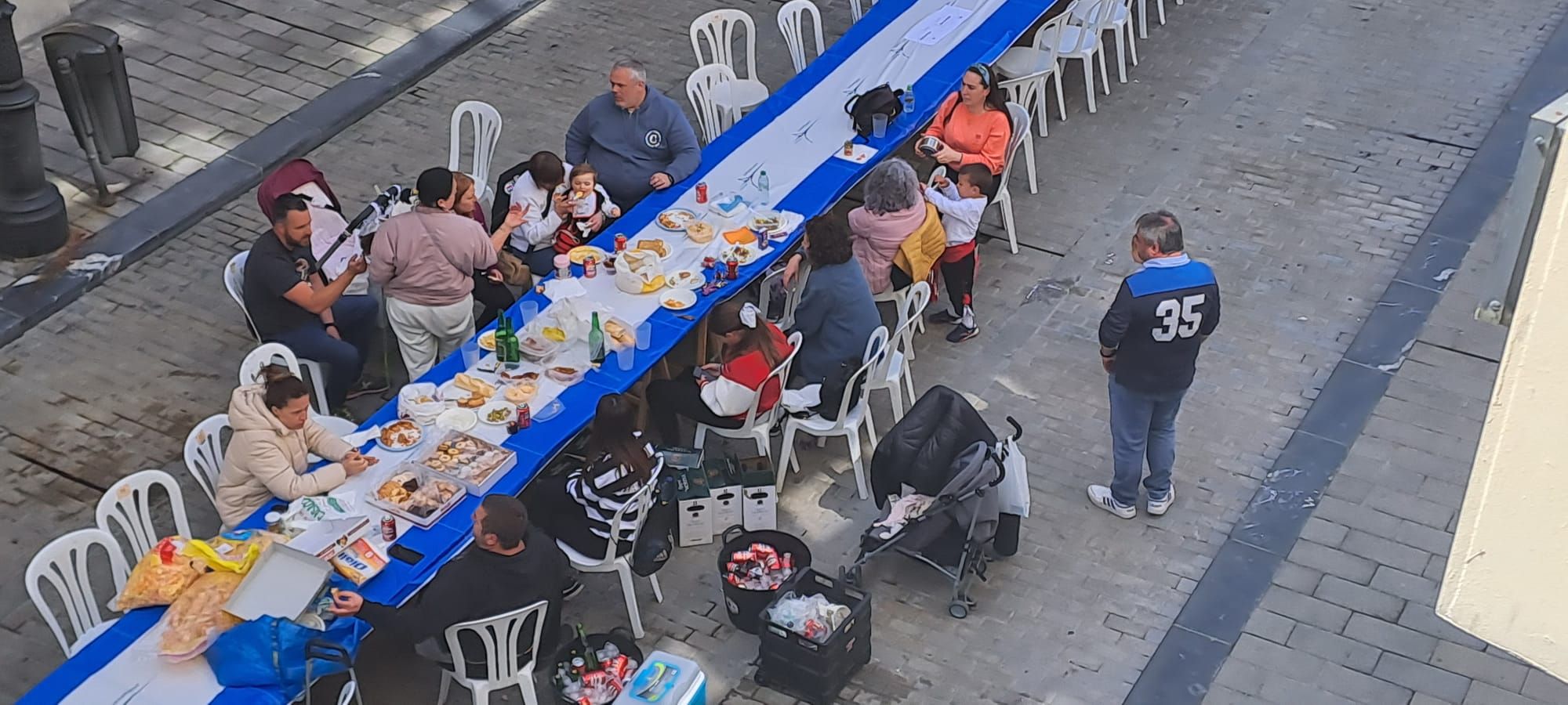 EN IMAGENES: La multitudinaria Comida en la Calle de Avilés