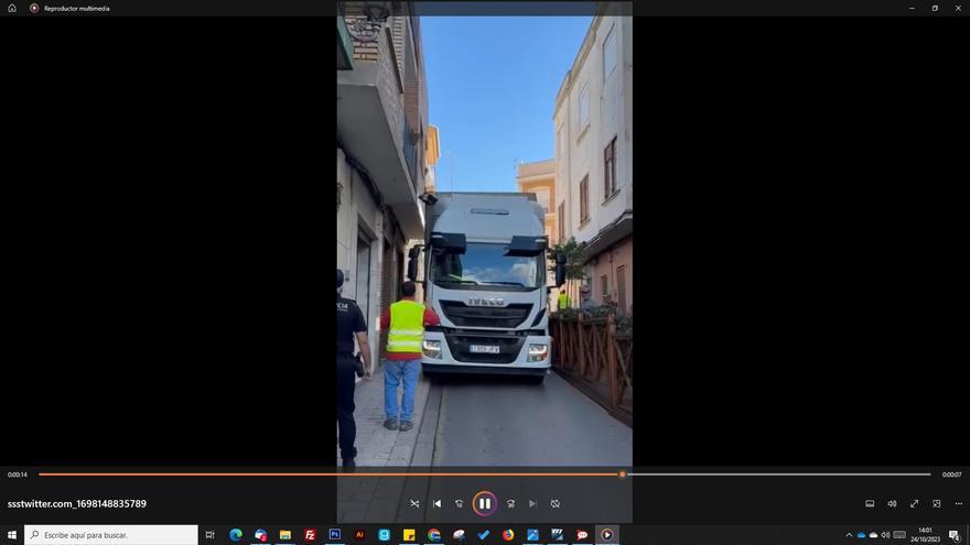 Esta es la sanción a la que se enfrenta el conductor que ha bloqueado una calle de Paterna