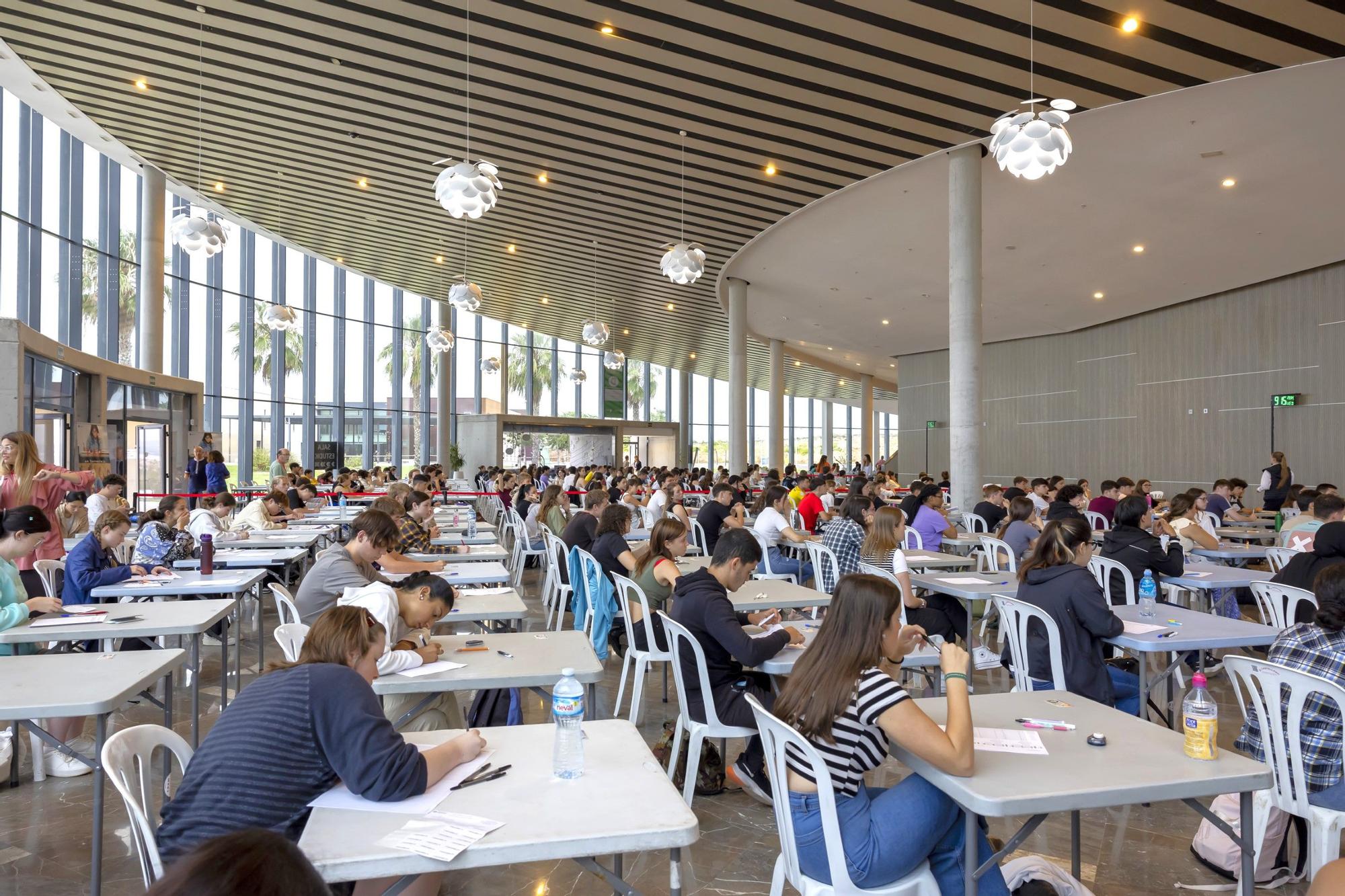 456 estudiantes de seis municipios están realizando las pruebas de la EBAU en el Auditorio Internacional de Torrevieja