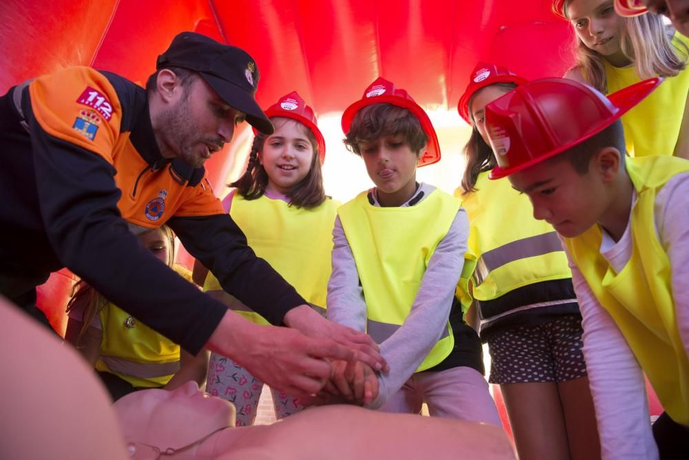 Los bomberos de Oviedo en el colegio Novo Mier