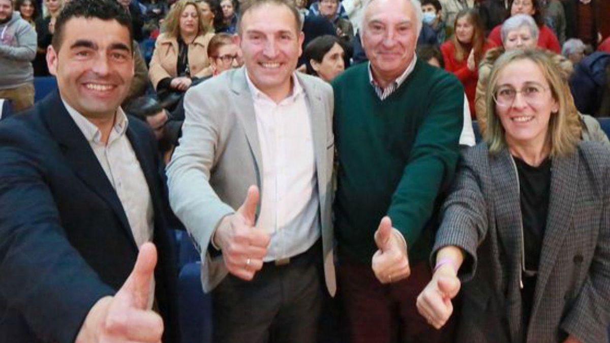 Acto de presentación de José Manuel Alfonso (2º izquierda) como candidato a la alcaldía de As Neves