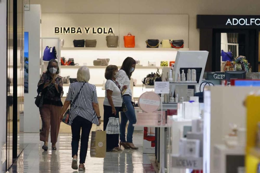 Lunes, 1 de junio | Abren en Málaga los centros comerciales