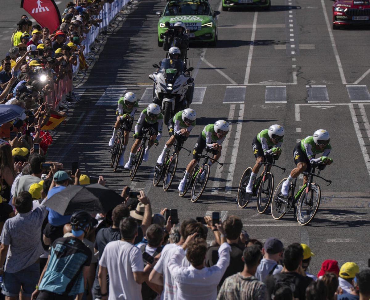 La visita del Tour, des de les entranyes