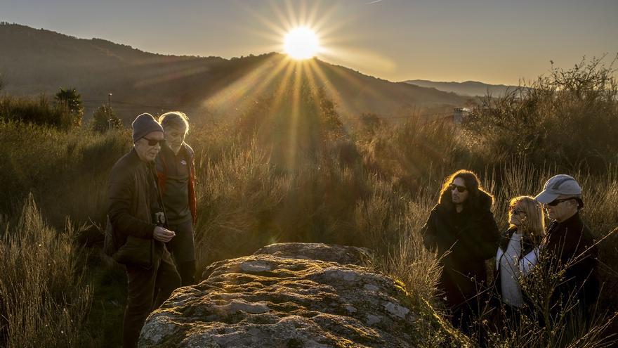 La roca prehistórica de Ourense donde el sol muere en el ocaso