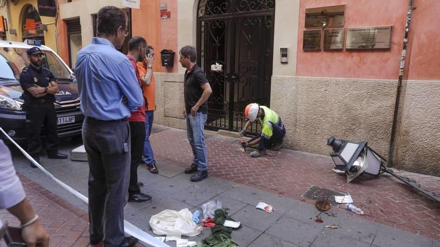 Una de las farolas se desprendió de la fachada e hirió gravemente a un niño alemán de seis años.