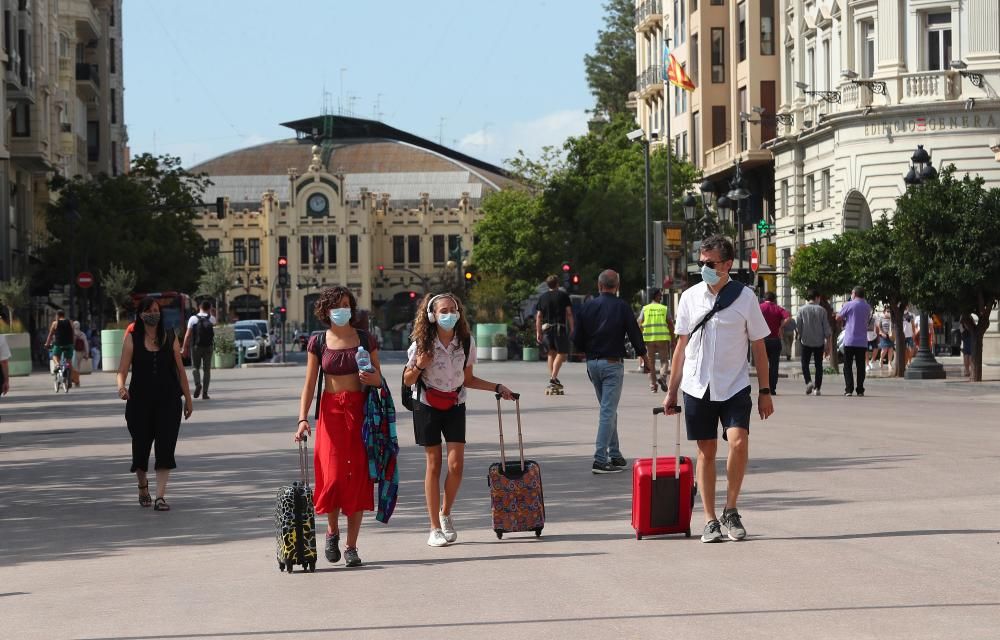 Así luce ya la plaza del Ayuntamiento tras la peatonalizacion