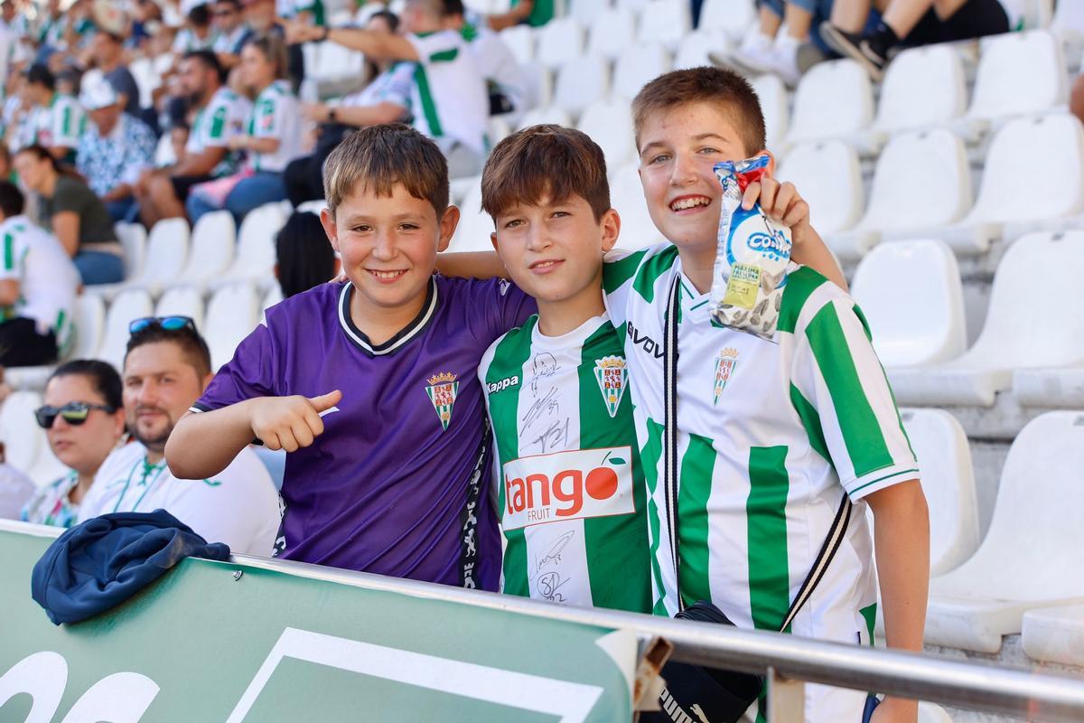 Córdoba CF-Racing de Ferrol | La afición blanquiverde en El Arcángel, en imágenes