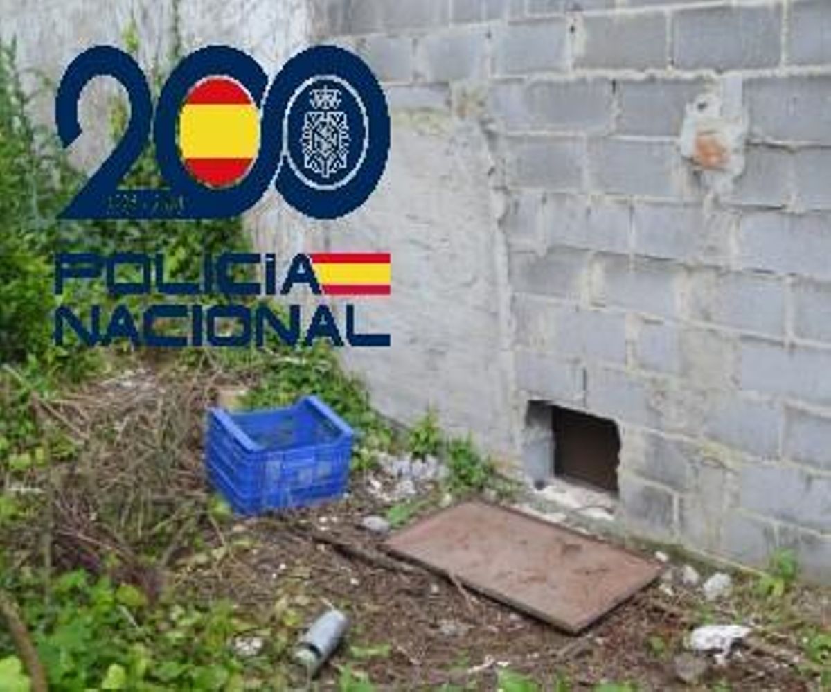 El agujero hecho supuestamente por los detenidos.
