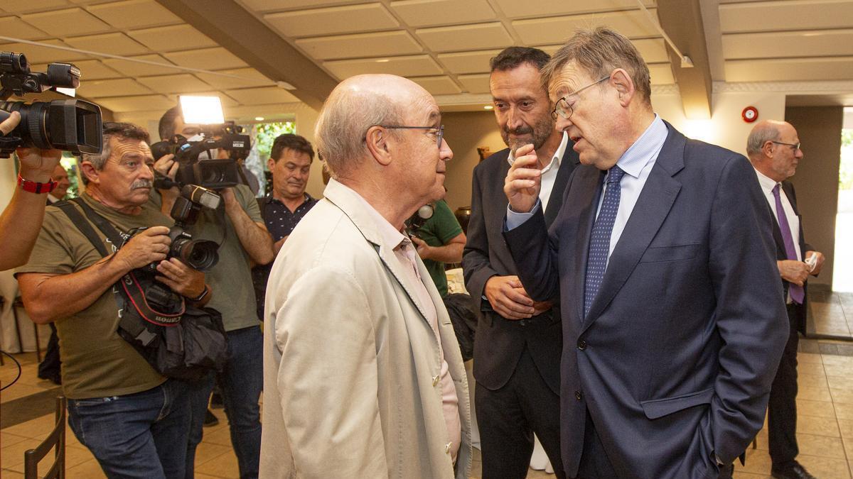 Toni Mayor, Carlos González y Ximo Puig, en el hotel Huerto del Cura