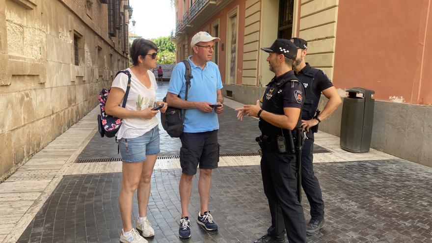 La Policía Turística de Murcia volverá a funcionar en la Feria y ya será permanente