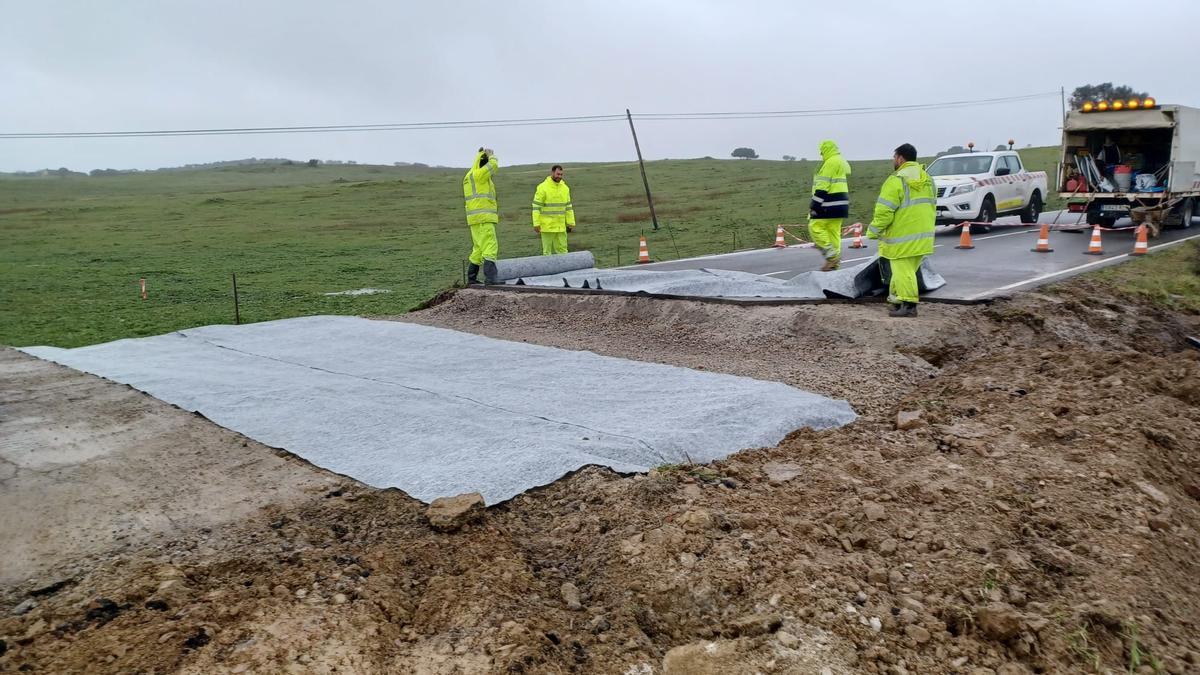Fotogalería | La carretera del socavón entre Ibahernando y Trujillo se abre este jueves al tráfico Fotogalería | La carretera del socavón entre Ibahernando y Trujillo se abre este jueves al tráfico