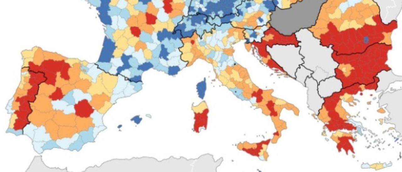 Mapa elaborado por Eurostat: en colores cálidos, las zonas que pierden población entre 2011 y 2021; en rojo, las caídas de más del 6.5%. |