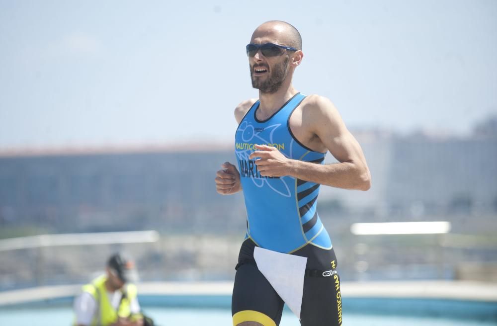 Más de 300 deportistas en el X Triatlón de Riazor