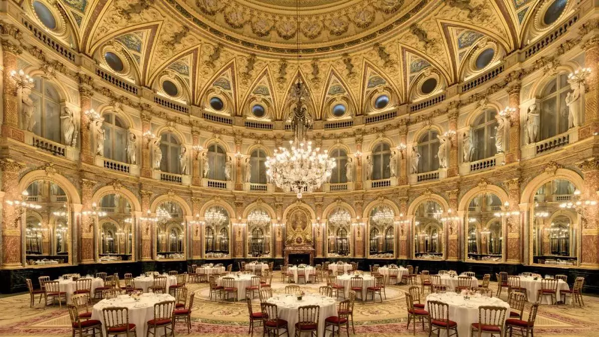 Así es alojarse en el Intercontinental Paris Le Grand, uno de los hoteles más elitistas y espectaculares del planeta