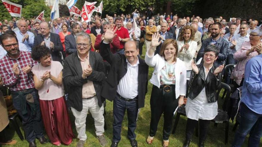 Leicega, en el centro junto a Pilar Cancela, en el acto de proclamación como candidato a la Xunta.