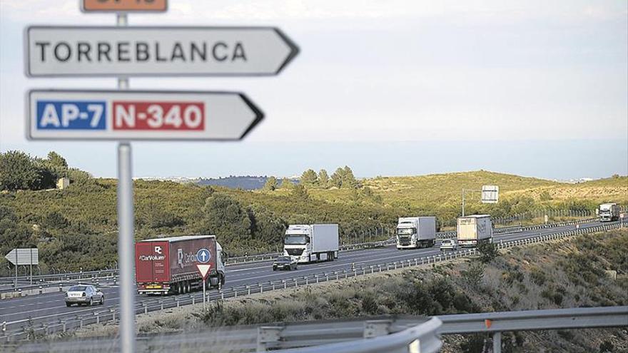 La autopista gratis ‘vacía’ de tráfico pesado el vial del aeropuerto