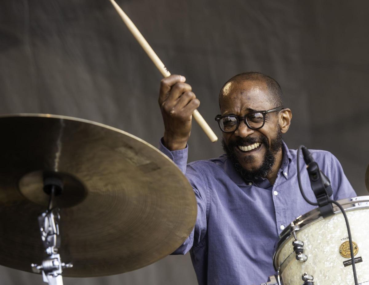 Brian Blade es uno de los bateristas de jazz más relevantes de la historia.