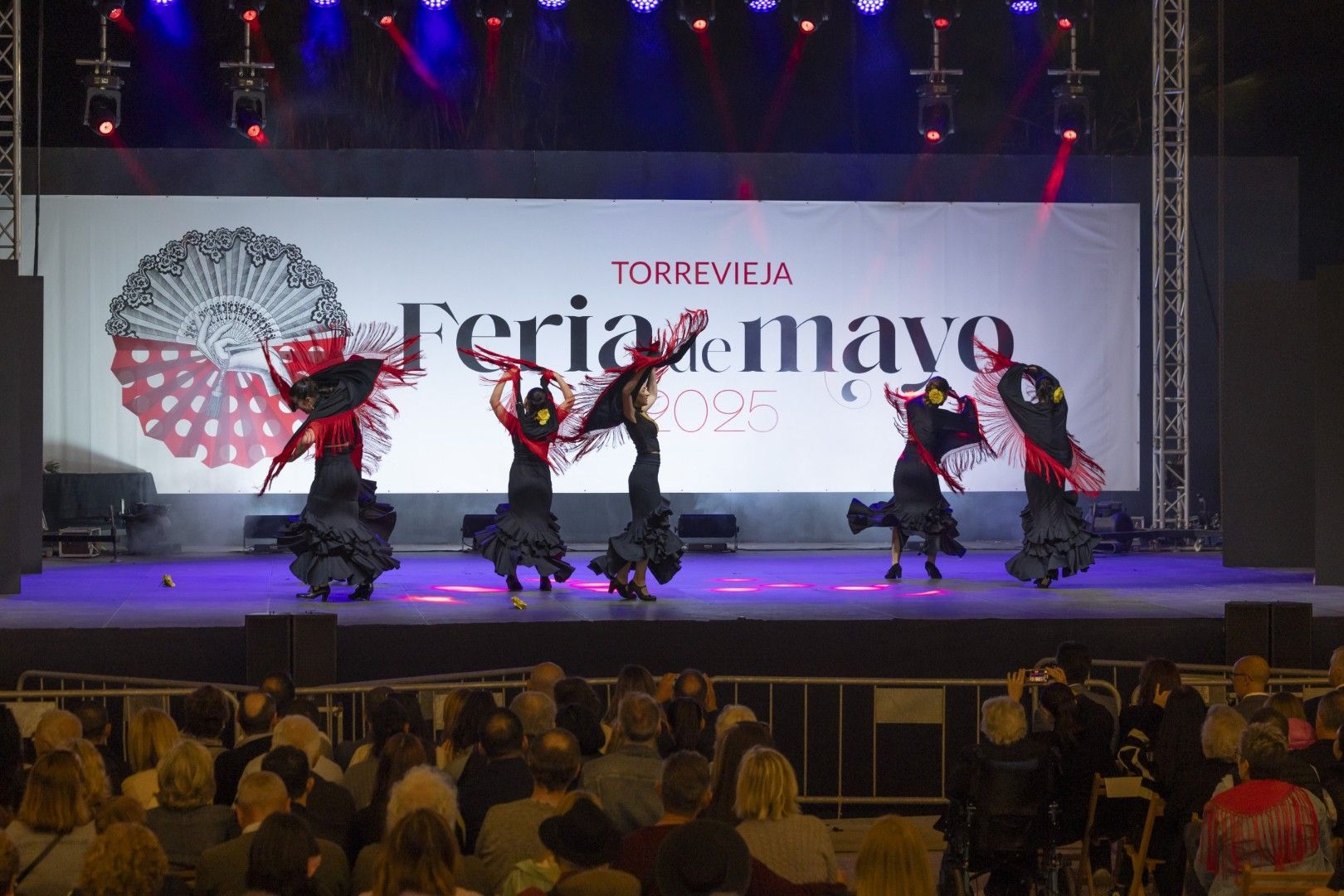 Por sevillanas en la Feria de Mayo de Torrevieja 2025