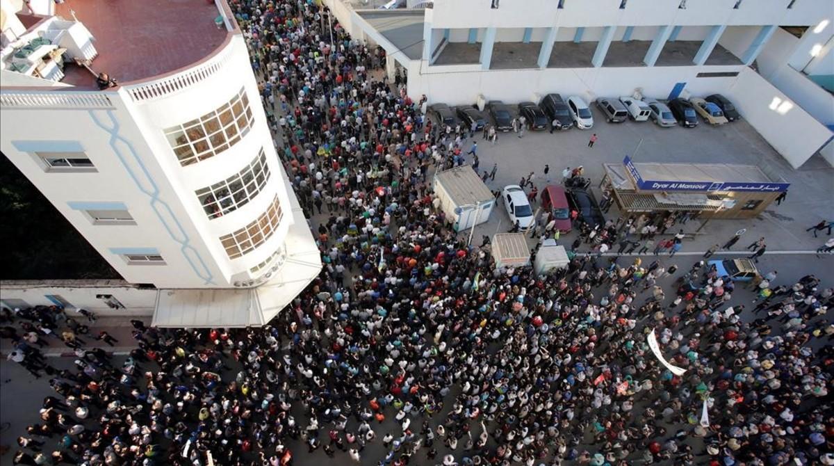 mbenach38490656 thousands of moroccans shout slogans during a demonstration 170519201831