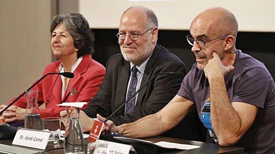 D&#039;esquerra a dreta, Elda Mata, Jordi Canal i Albert Soler, ahir durant la conferència.