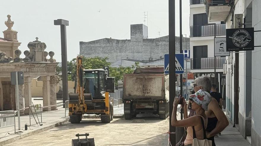 Vídeo | El adoquín vuelve a levantar ampollas en Mérida: tercera intervención en un año en la avenida de Extremadura
