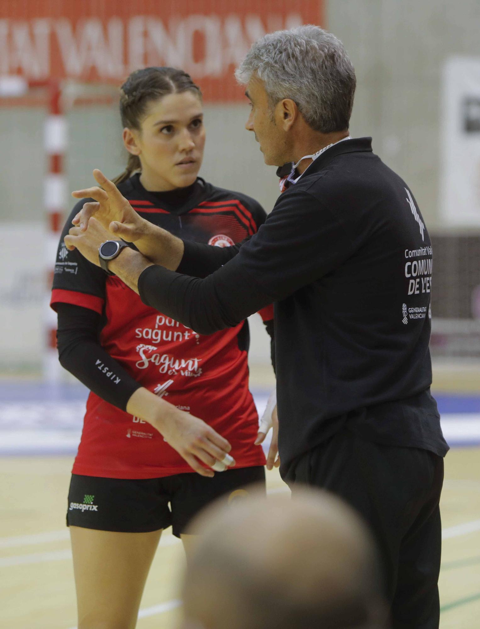 Las imágenes del BM Morvedre y el Amara Bera Bera, en el partido de la Copa de la Reina.