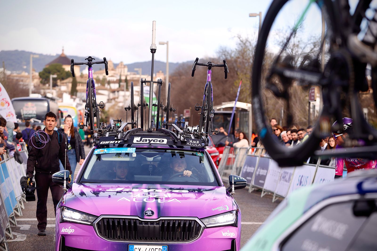 La salida de la etapa de Córdoba de la Vuelta a Andalucía en imágenes