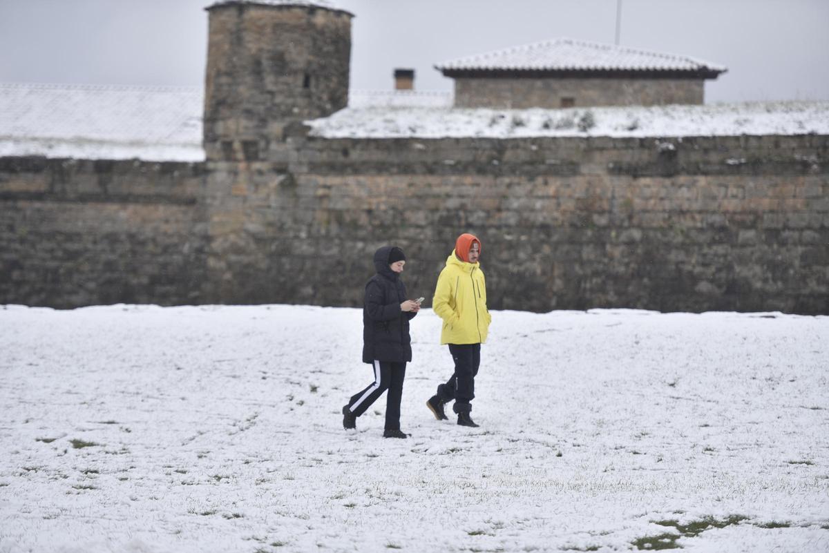 La DANA lleva la nieve a Jaca (Huesca)