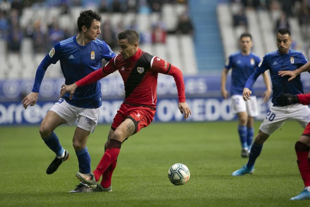 El partido entre el Real Oviedo y el Rayo Vallecano, en imágenes