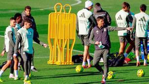 Xabi Alonsose juega su continuidad ante el Alavés