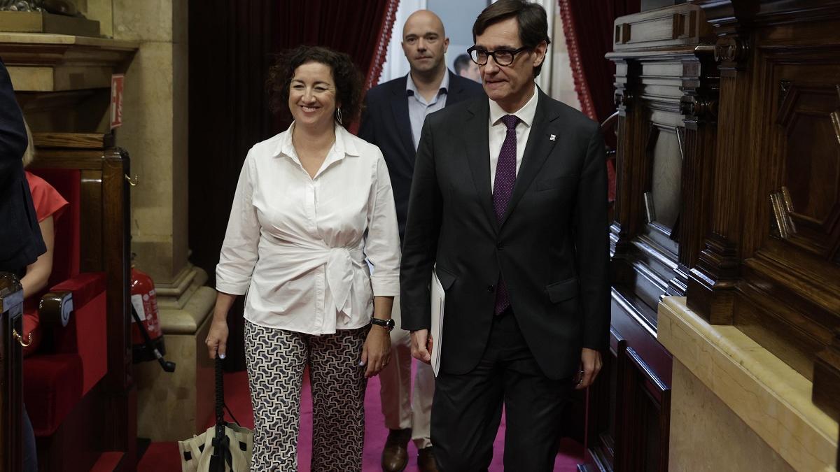 El líder del PSC, Salvador Illa, y la portavoz, Alícia Romero, en el Parlament