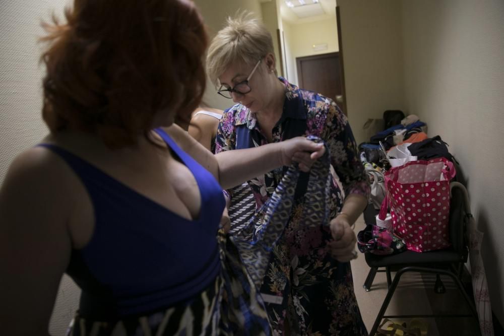 Desfile en el Auditorio de mujeres afectadas por cáncer de mama