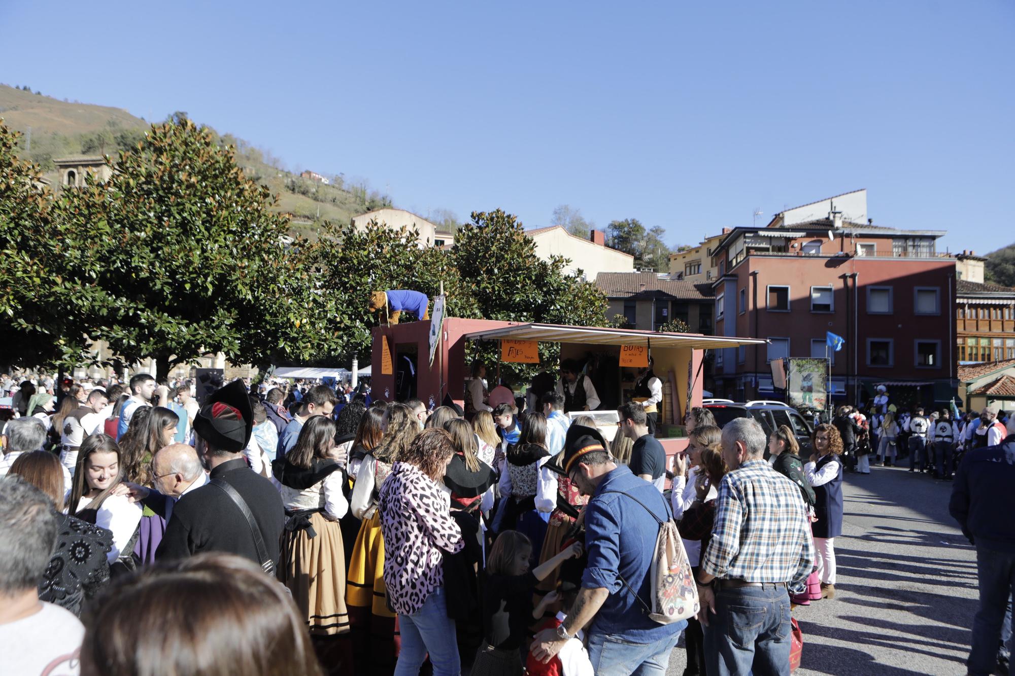 EN IMÁGENES: La localidad allerana de Moreda celebra San Martín, la fiesta de los Humanitarios