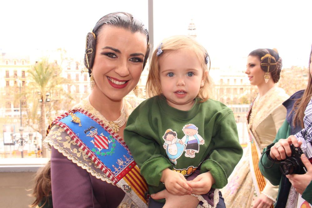 Marta Sahuquillo, con una de sus sobrinas.