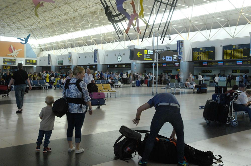 Llegada viajeros al aeropuerto de Gran Canaria