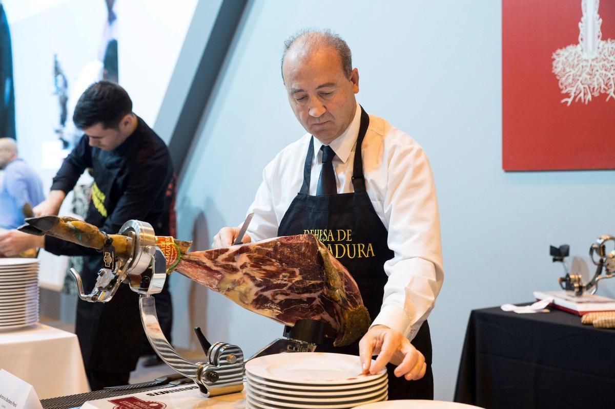 UIn cortador de jamon en el Salón Gourmets.