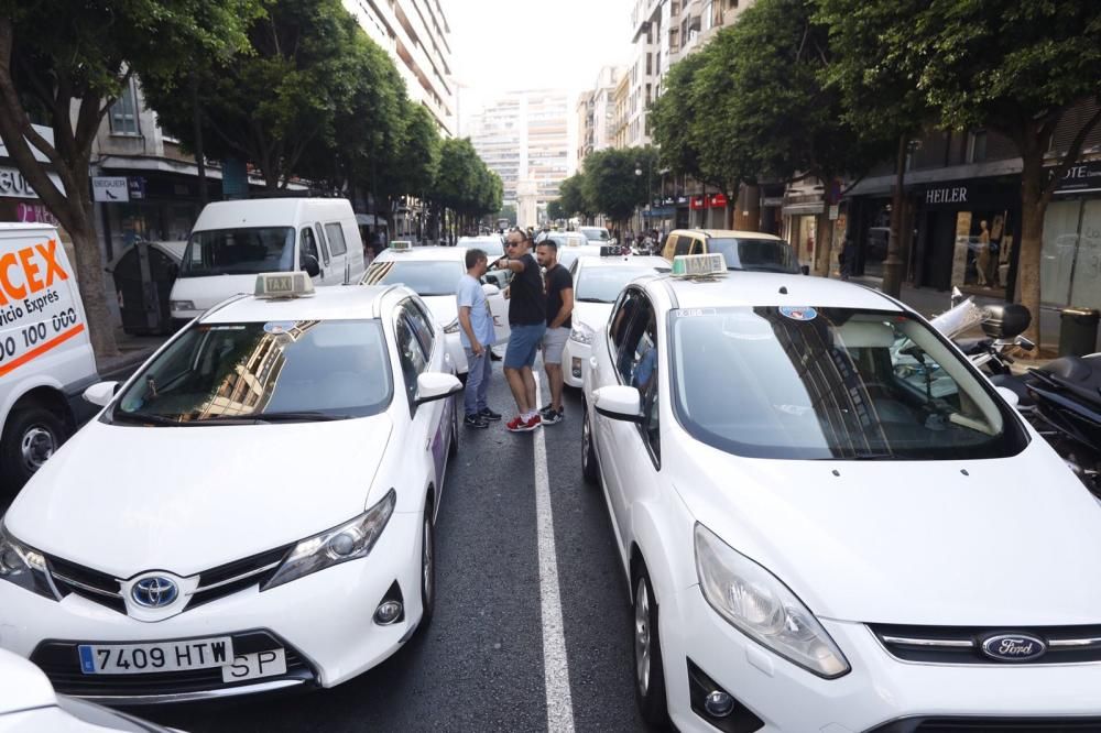 Tercer día de huelga de taxistas en València