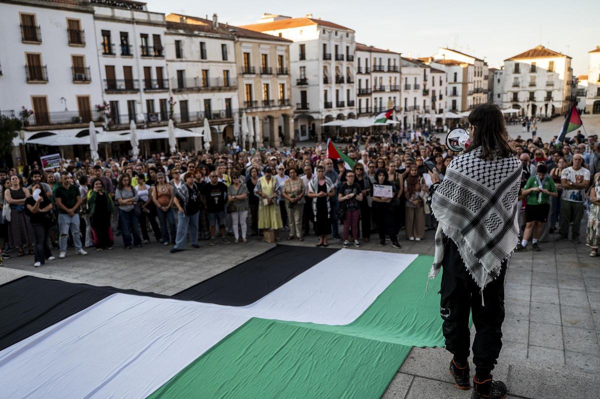 FOTOGALERÍA | Concentración en Cáceres en apoyo a la flotilla humanitaria