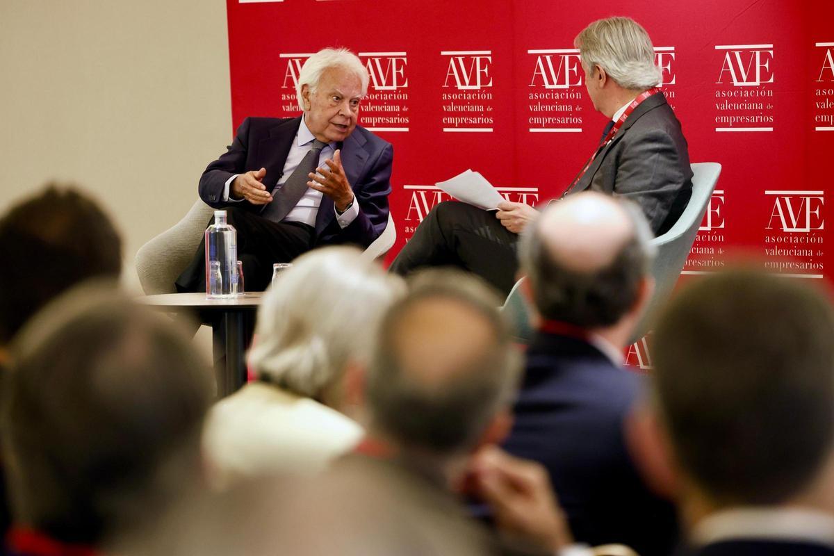González, durante un encuentro con la Asociación Valenciana de Empresarios (AVE)