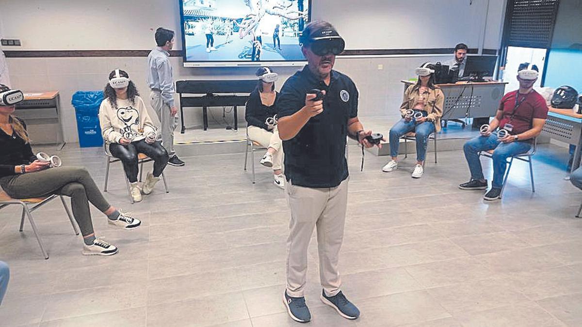 Estudiantes de 4º curso de Enfermería durante una clase