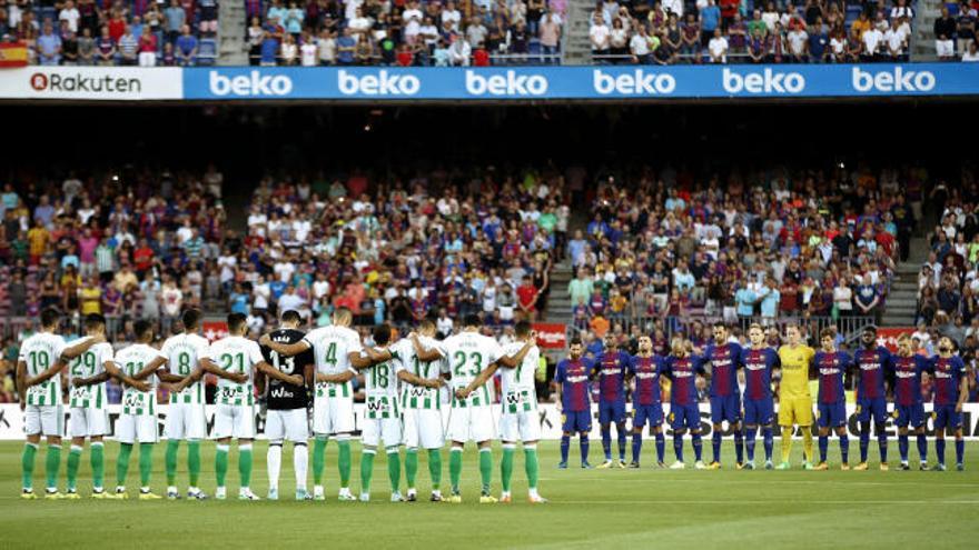 El Camp Nou homenajea a las víctimas