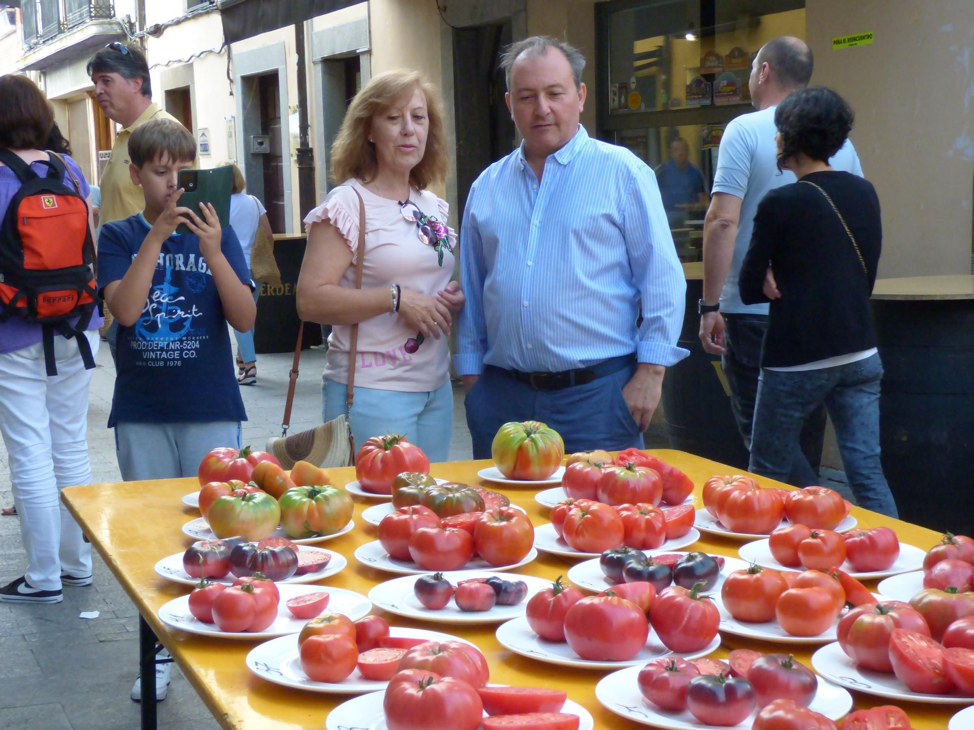 Así fue la elección del mejor tomate de Cangas del Narcea