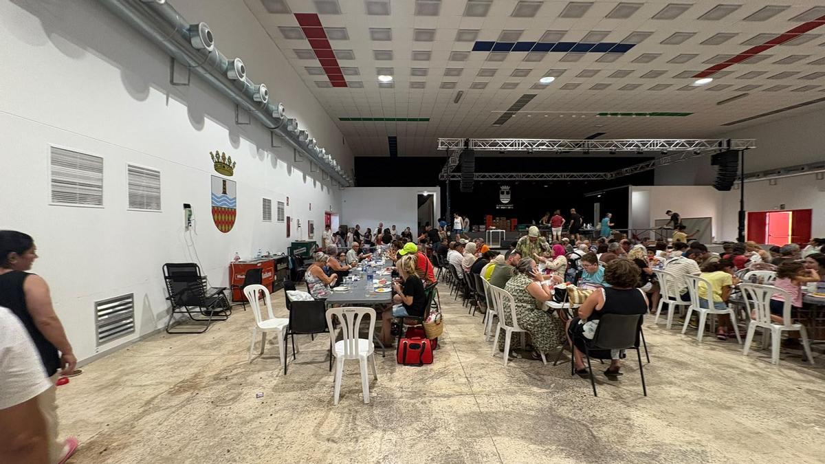 Evacuados de Alfondeguilla en Moncofa durante el Incendio Forestal de la Vall