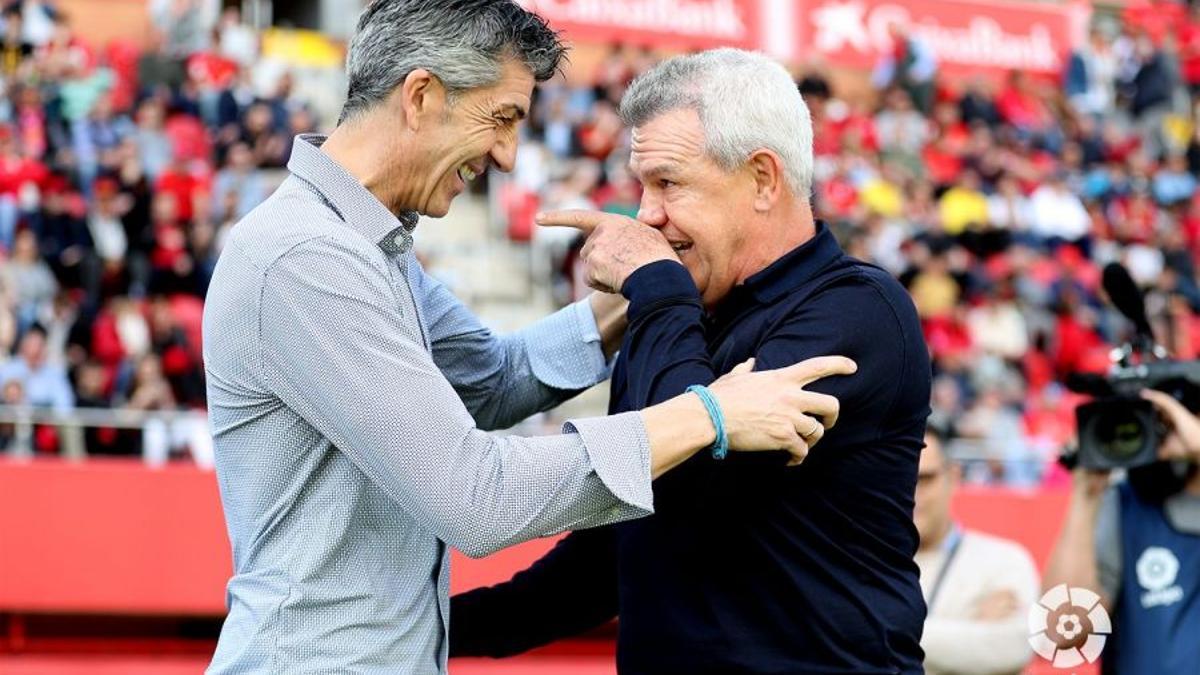 Imanol y Aguirre se saludan antes del arranque del encuentro.