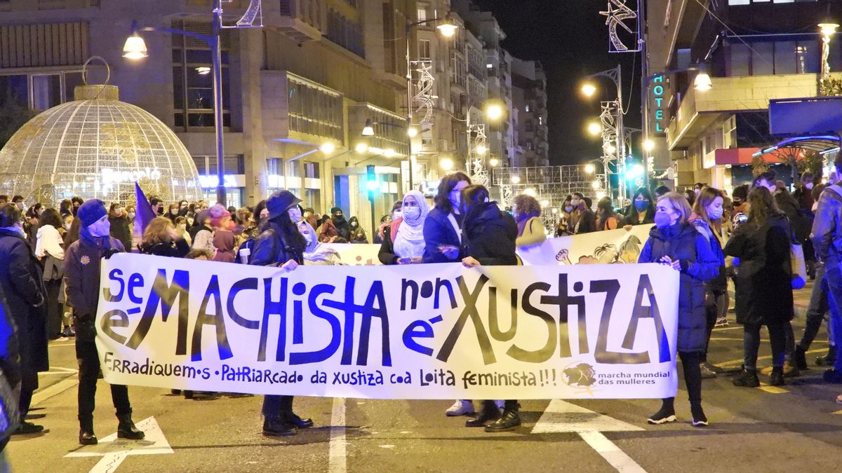 25N: Galicia salió a la calle vestida de morado