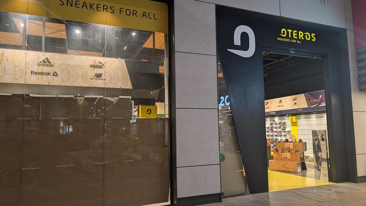 Una de las tiendas de la cadena de material deportivo Oteros en Málaga.