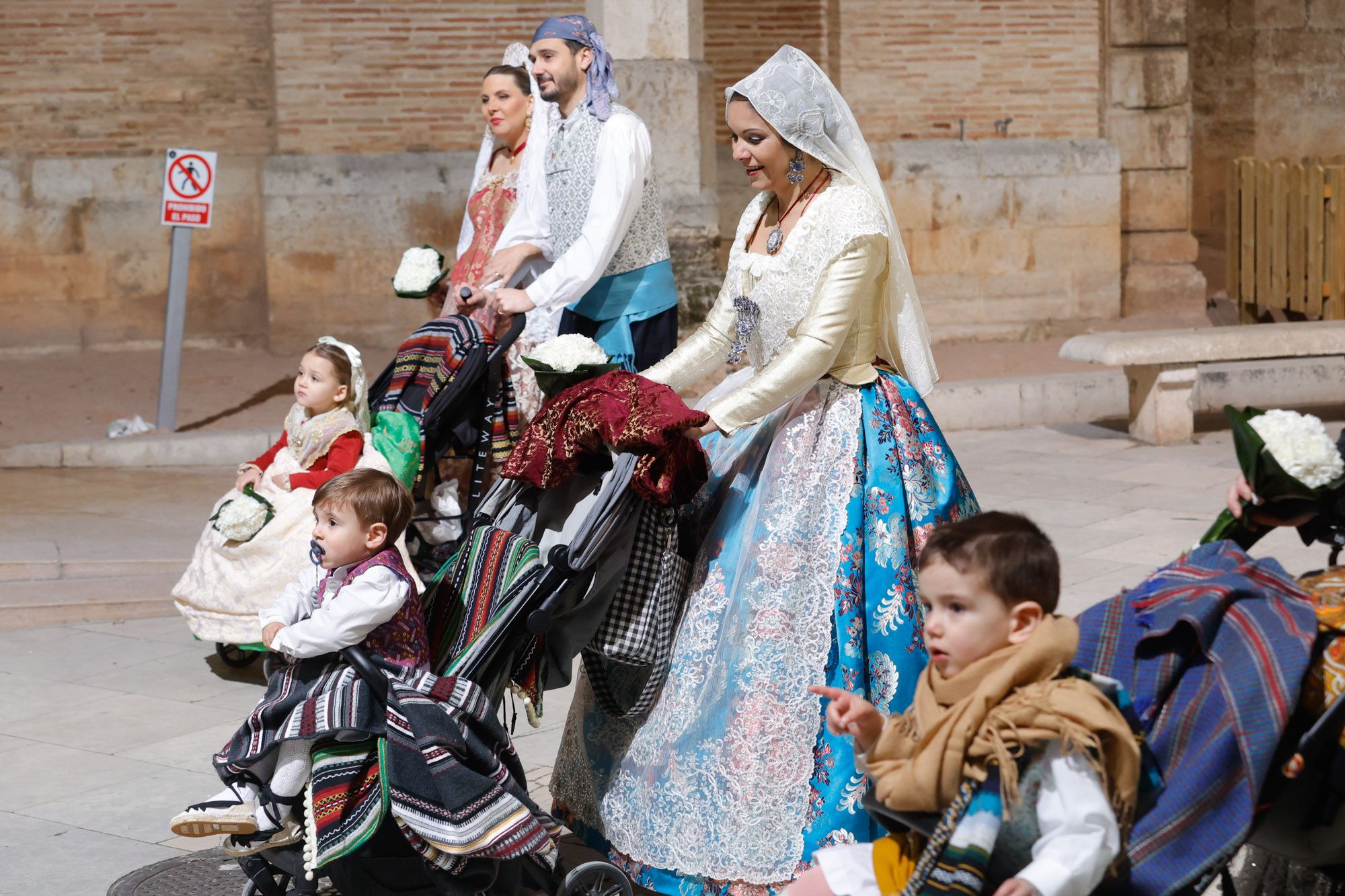 Todas las fotos de la Ofrenda del 17 de marzo por la calle San Vicente de 19:00 a 20:00 horas